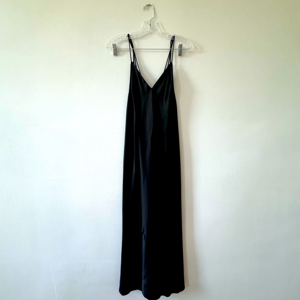 Victoria secret night gown with open back, brand new- no tags on it. Size S